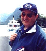 د. بندر آل جلالة - طبيب و باحث في الطب النفسي الإيجابي